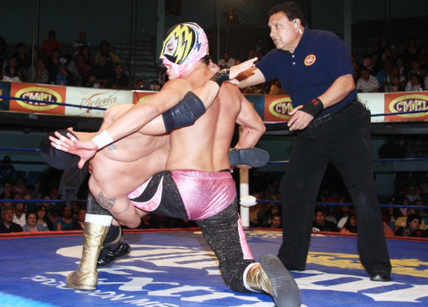 Lucha Libre back breaking stunts... nice pink panties!