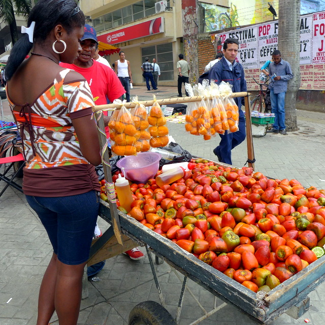 Fresh sweet tomatoes on sale in Cali\'s streets